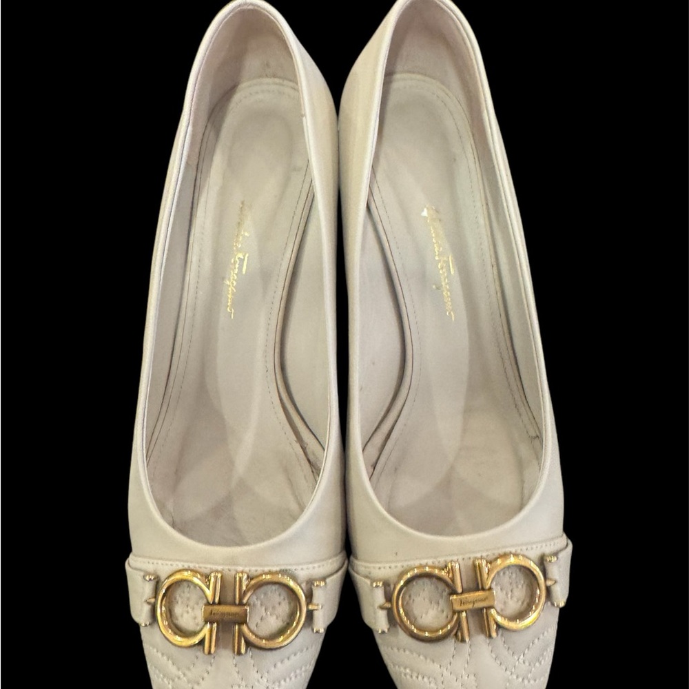 Salvatore Ferragamo Women's Cream Pumps